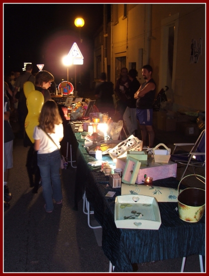 En juillet 08 le marché artisanal de nuit de Saint-Vallier (71)